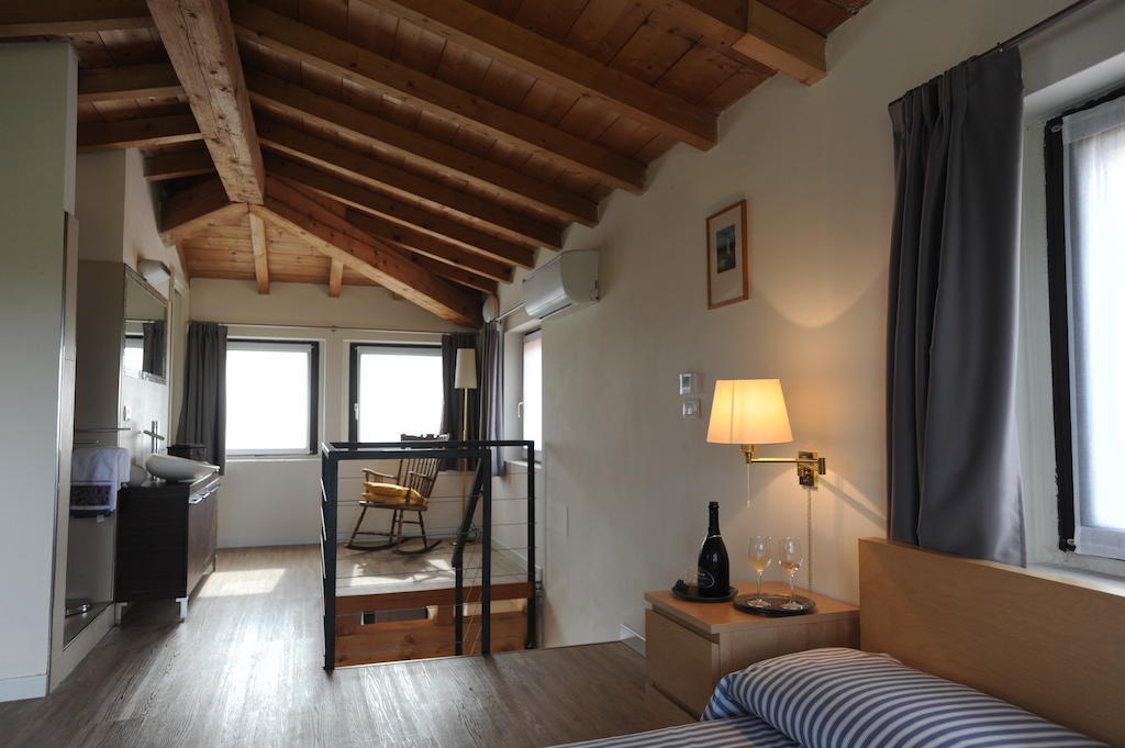 דסנזאנו דל גארדה Monte Maino Bed & Breakfast חדר תמונה