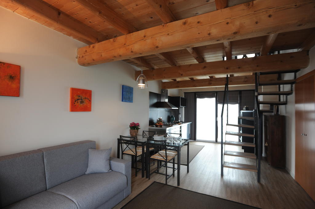 דסנזאנו דל גארדה Monte Maino Bed & Breakfast חדר תמונה