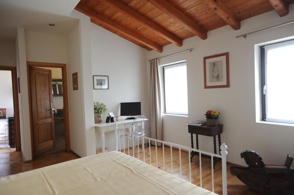 דסנזאנו דל גארדה Monte Maino Bed & Breakfast חדר תמונה
