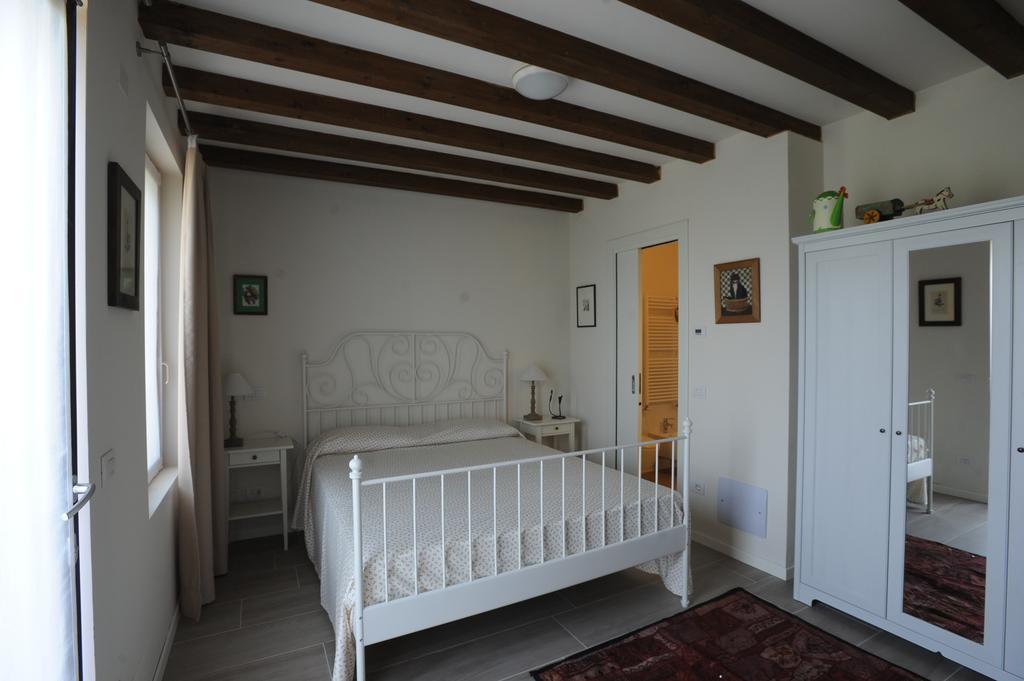 דסנזאנו דל גארדה Monte Maino Bed & Breakfast חדר תמונה